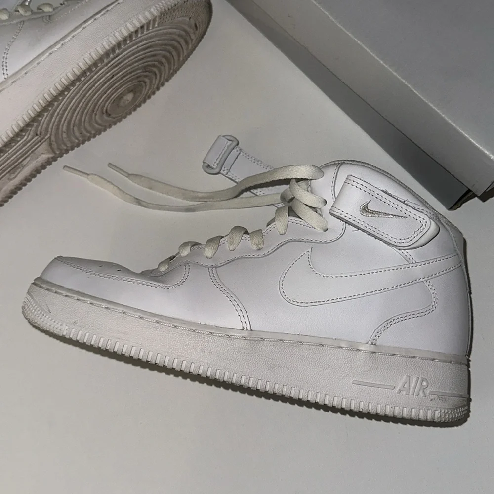 NIKE AIR FORCE 1 MID ‘07